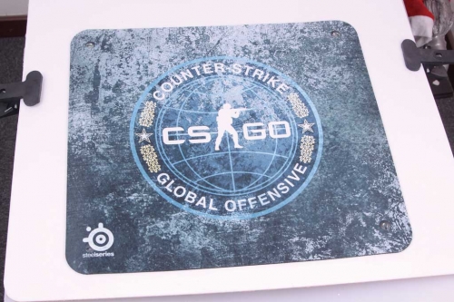 QcK+CS:GO鼠标垫是大尺寸的优质布垫，便宜的还有Qck版本。